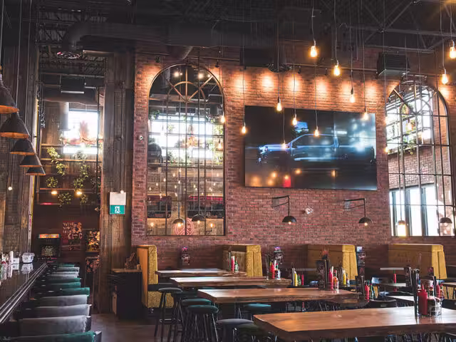 Bar sportif&nbsp;&nbsp;&nbsp;&copy; La Belle & La Boeuf - Burger Bar (Chicoutimi)