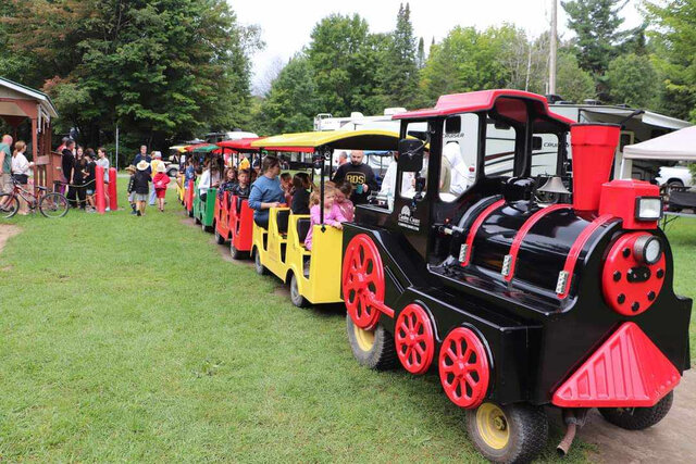 Petit Train&nbsp;&nbsp;&nbsp;&copy; camping