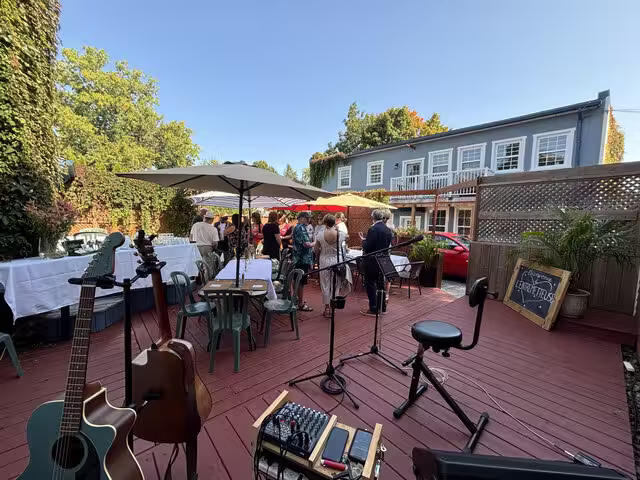 Terrasse extérieure&nbsp;&nbsp;&nbsp;&copy; Auberge Le Petit St-Andre