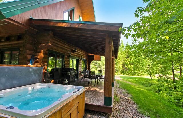 L'Aurore Boréale - Spa extérieur privé&nbsp;&nbsp;&nbsp;&copy; Au Chalet en Bois Rond