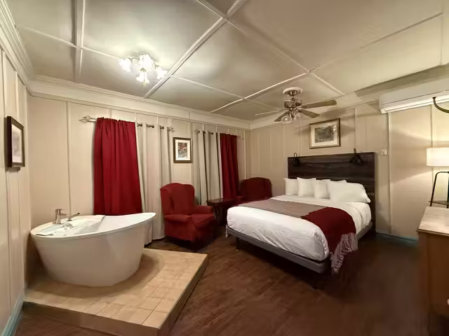Chambre 1 avec balcon&nbsp;&nbsp;&nbsp;&copy; Auberge La Grande Maison