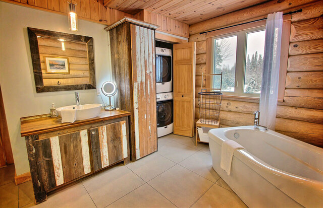 Le Draveur - Salle de bain&nbsp;&nbsp;&nbsp;&copy; Au Chalet en Bois Rond