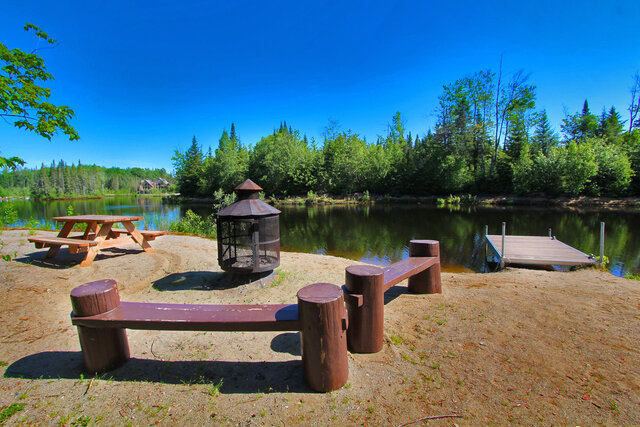 Le Draveur - Plage privée et quai&nbsp;&nbsp;&nbsp;&copy; Au Chalet en Bois Rond