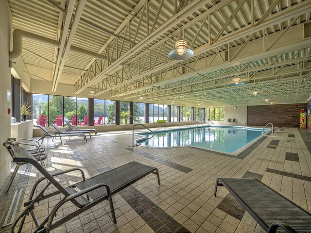 Piscine intérieure&nbsp;&nbsp;&nbsp;&copy; Les Condos contigus