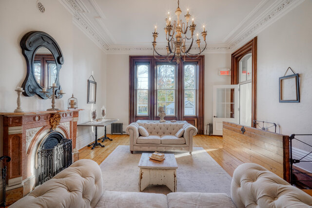 Salon Foster&nbsp;&nbsp;&nbsp;&copy; Belvoir