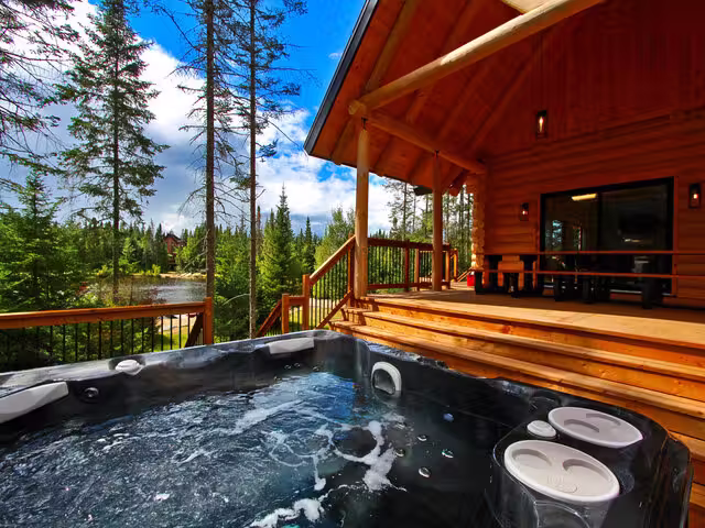 Le Labrador - Spa&nbsp;&nbsp;&nbsp;&copy; Au Chalet en Bois Rond