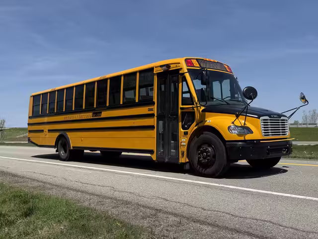 Autobus scolaire&nbsp;&nbsp;&nbsp;&copy; CHARTRANDinc