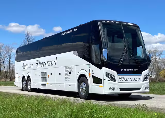 Autocar Grand Luxe&nbsp;&nbsp;&nbsp;&copy; CHARTRANDinc