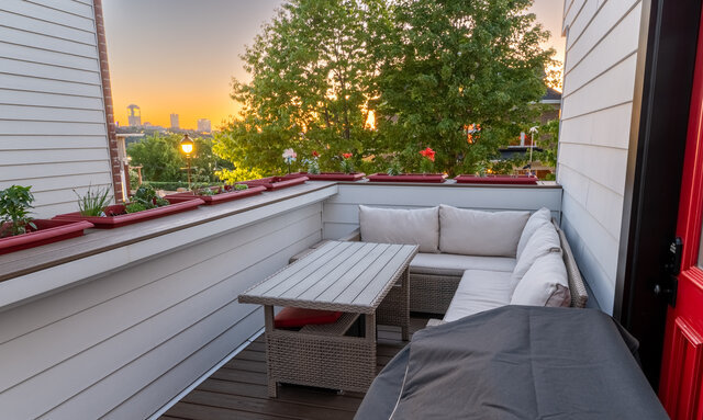 Balcon avec vue&nbsp;&nbsp;&nbsp;&copy; GéniAL Productions