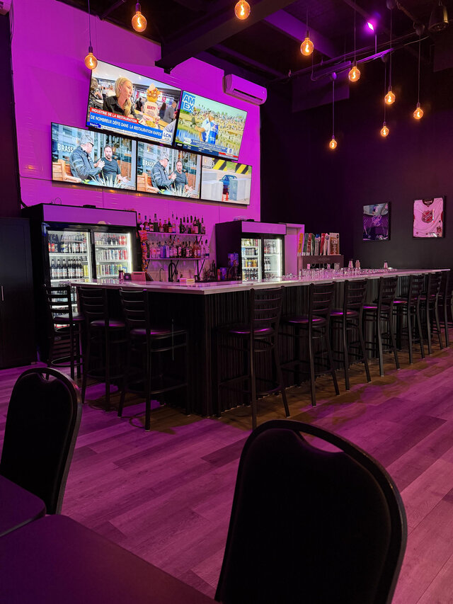 Bar&nbsp;&nbsp;&nbsp;&copy; Jay