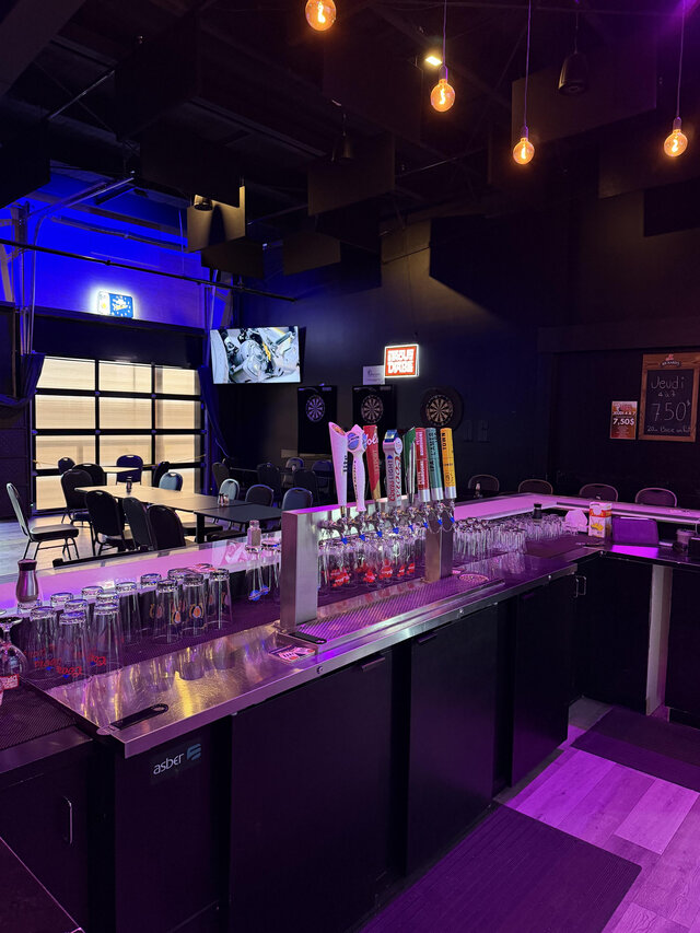 Bar&nbsp;&nbsp;&nbsp;&copy; Jay