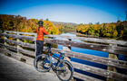 Cycliste sur la Vélopiste au Pont de Shannon&nbsp;&nbsp;&nbsp;&copy; L.Charland
