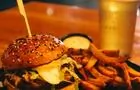 Burger végé et bière en fût