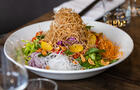East - Délicieuse salade Yuseng © East