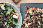 Pizza végétarienne de luxe et salade chèvre chaud&nbsp;&nbsp;&nbsp;&copy; Piazzetta