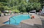 Piscine extérieure © Auberge Lakeview Inn