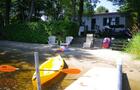 Directement au bord de l'eau&nbsp;&nbsp;&nbsp;&copy; Les Chalets mathalois