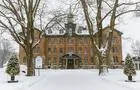 Façade en hiver © Hôtel Montfort