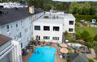 Piscine, terrasse et spa&nbsp;&nbsp;&nbsp;&copy; Manoir Lac-Etchemin