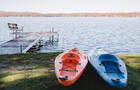 Accès au lac incluant kayaks et pédalos&nbsp;&nbsp;&nbsp;&copy; Domaine Lac Brompton