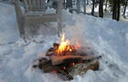 Hiver devant un feu de camp&nbsp;&nbsp;&nbsp;&copy; S.Dupuis