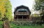 Chalet surplombant le lac © Chalets Booking