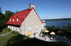 Côté de la galerie et vue sur le fleuve © Galerie Boutique Pétronille/L.Lasnier