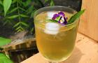 Thé glacé à la menthe, mélisse et miel © Les Argiles