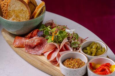 Muze Lounge & Terrasse