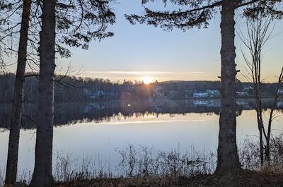 LA MAISON BLEUE SUR LE LAC