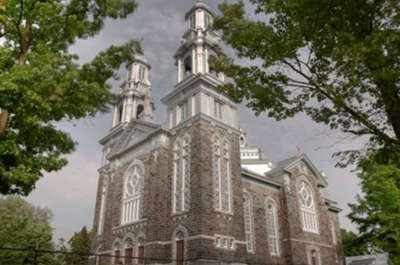 Église Ste-Hénédine / Centre d&rsquo;art Rév. Louis-Napoléon-Fiset