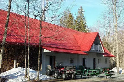 Cabane chez Athanas / Ferme J.L.R. Langevin