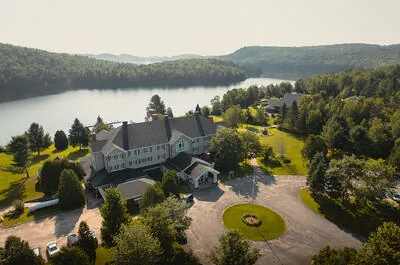 Auberge du Lac-À-l&rsquo;Eau Claire