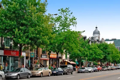 Rue Saint-Denis – entre les rues Gilford et Roy