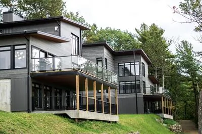 AUBERGE DE LA MONTAGNE COUPÉE