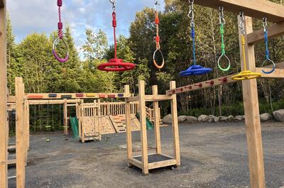 AUX PIGNONS ROUGES – CAMPING & CHALETS