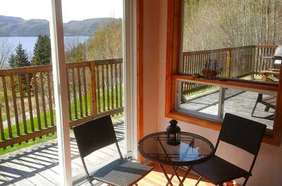 VILLA DE LA MONTAGNE SUR LE FJORD