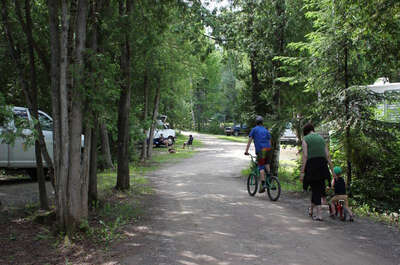 CAMPING BASE PLEIN AIR SAINT-DAMASE