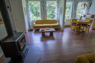 AU BORD DE LA RIVIÈRE