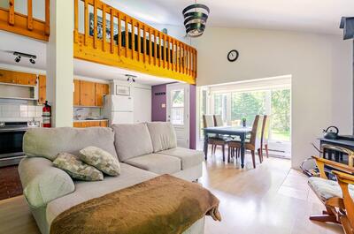 AU PIED DE LA MONTAGNE