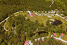 Vue aérienne&nbsp;&nbsp;&nbsp;&copy; Camping chalets et spas des Pignons Rouges