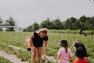 Cueillette en famille&nbsp;&nbsp;&nbsp;&copy; Ferme La Ricardière